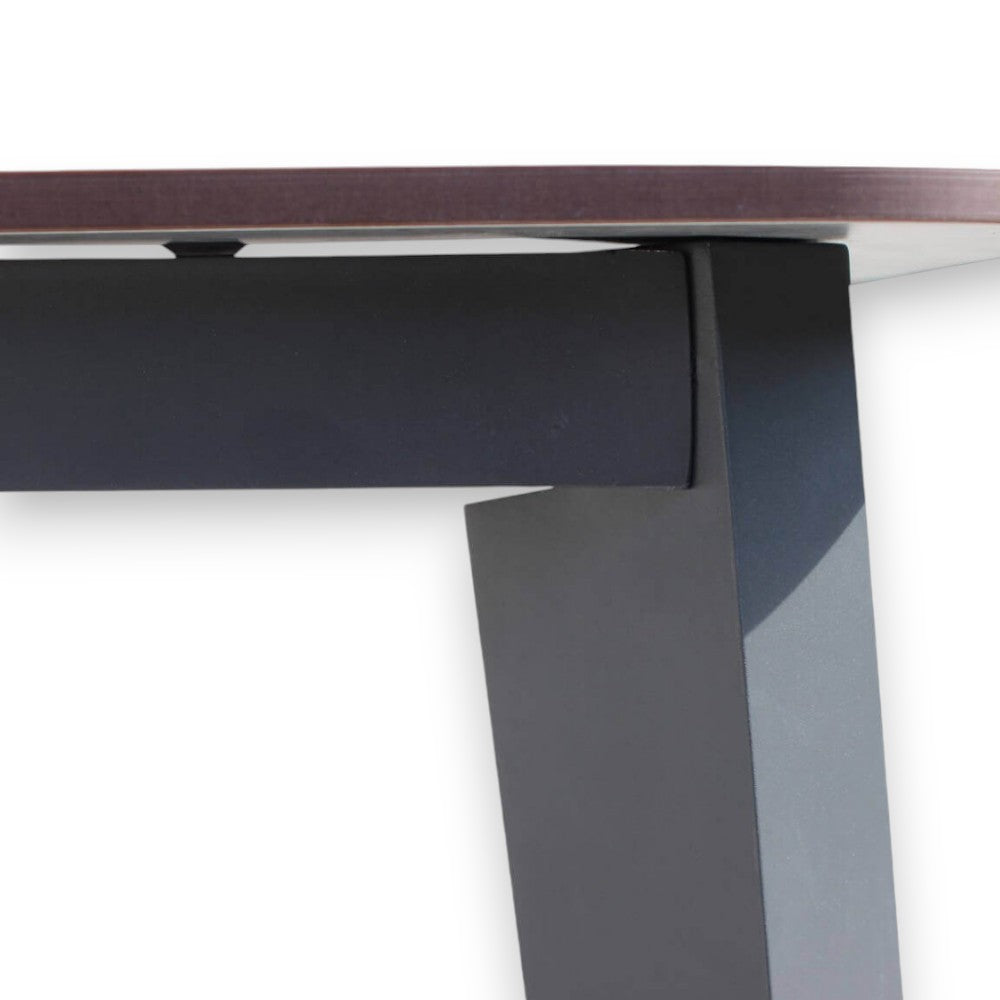 Tavolo con struttura in alluminio nera e piano laminato grigio chiaro 180x90xH76 cm Cancu