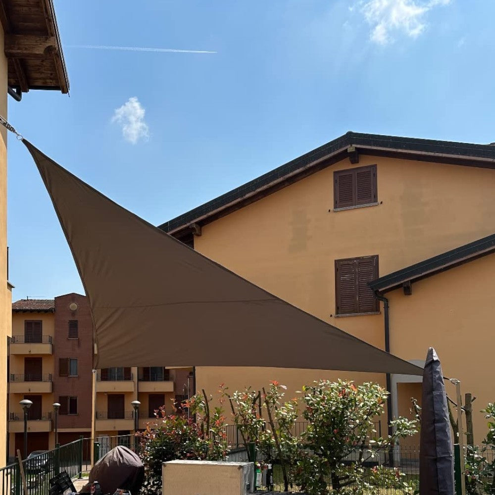 Vela ombreggiante da esterno per cortile e giardini triangolare in hdpe beige