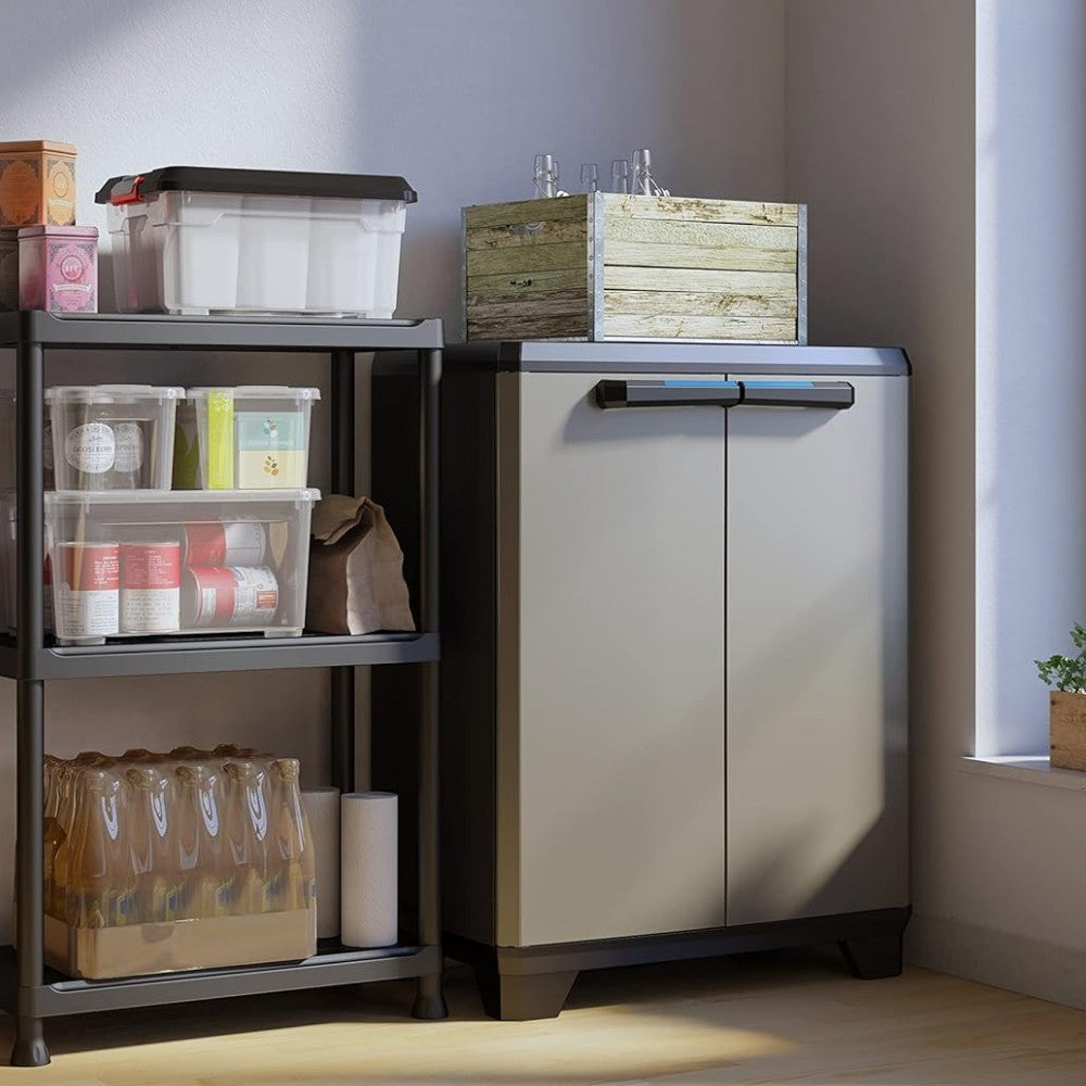 Armadio linear basso in resina resistente lucchettabile con 2 ante e 1 ripiano regolabile KETER