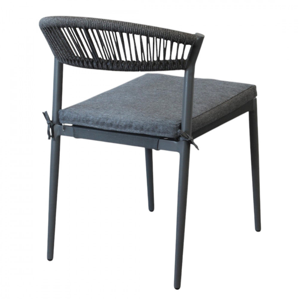 Sedia impilabile da esterno in alluminio senza braccioli con cuscino e schienale rivestito in corda Nantes