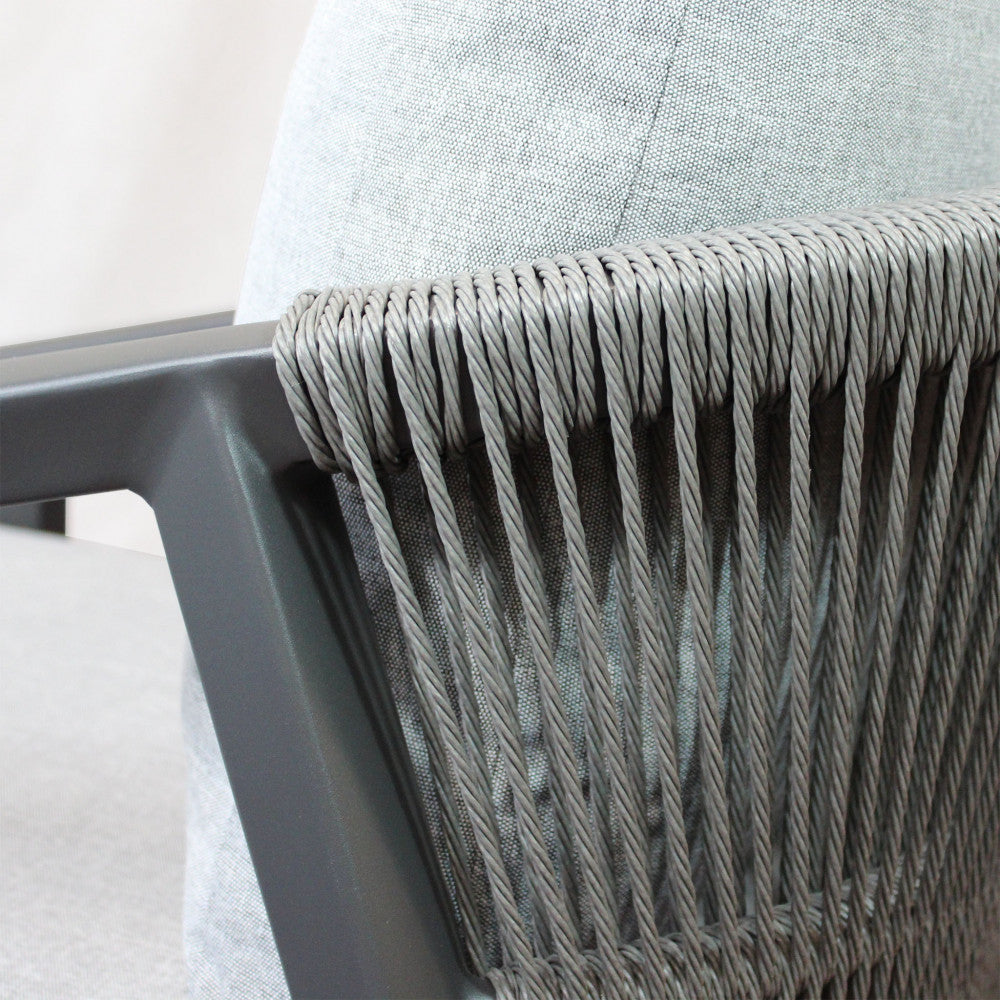 Set salotto da giardino struttura in alluminio con due posti e cuscini inclusi Tijuan