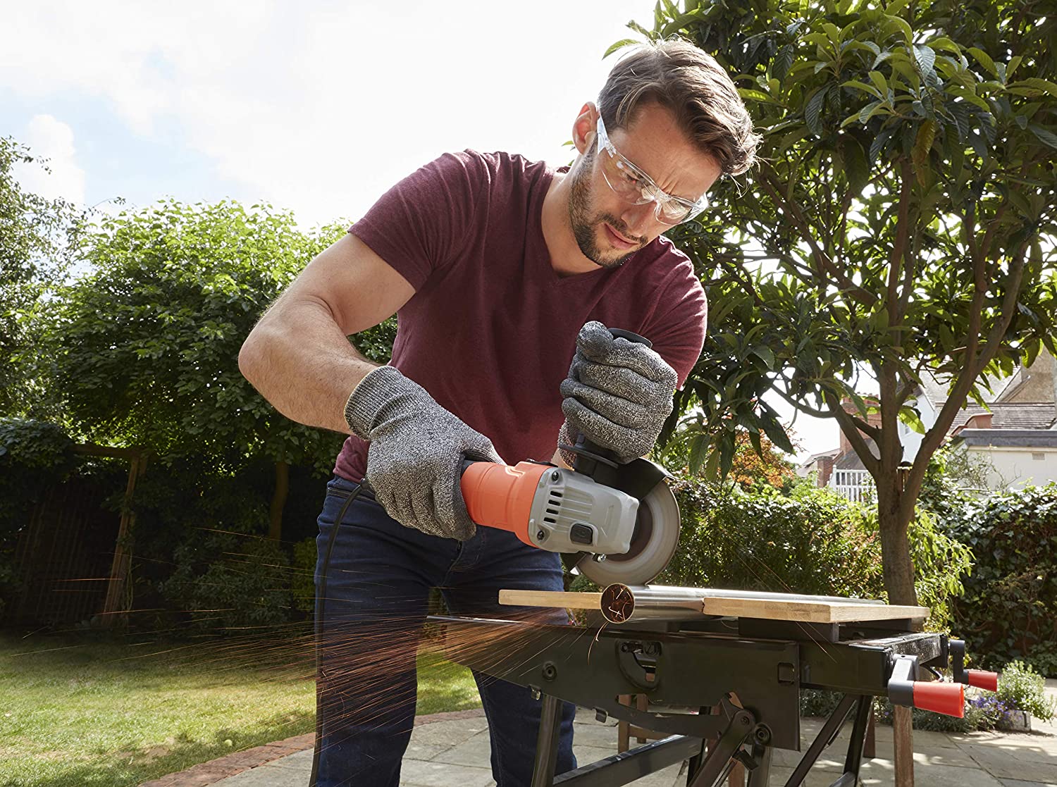 Smerigliatrice angolare 710W BLACK+DECKER BEG010