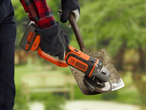 Smerigliatrice Angolare a Batteria BLACK+DECKER BCG720M1