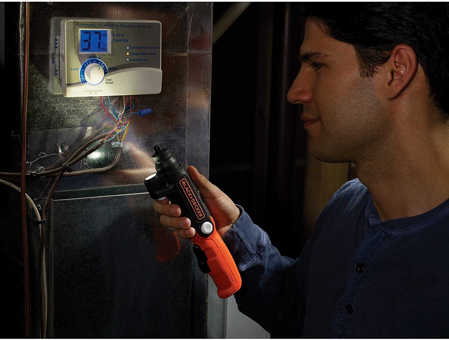 Svitavvita Avvitatore 3.6V con impugnatura orientabile e torcia integrata BLACK+DECKER BDCSFL20C