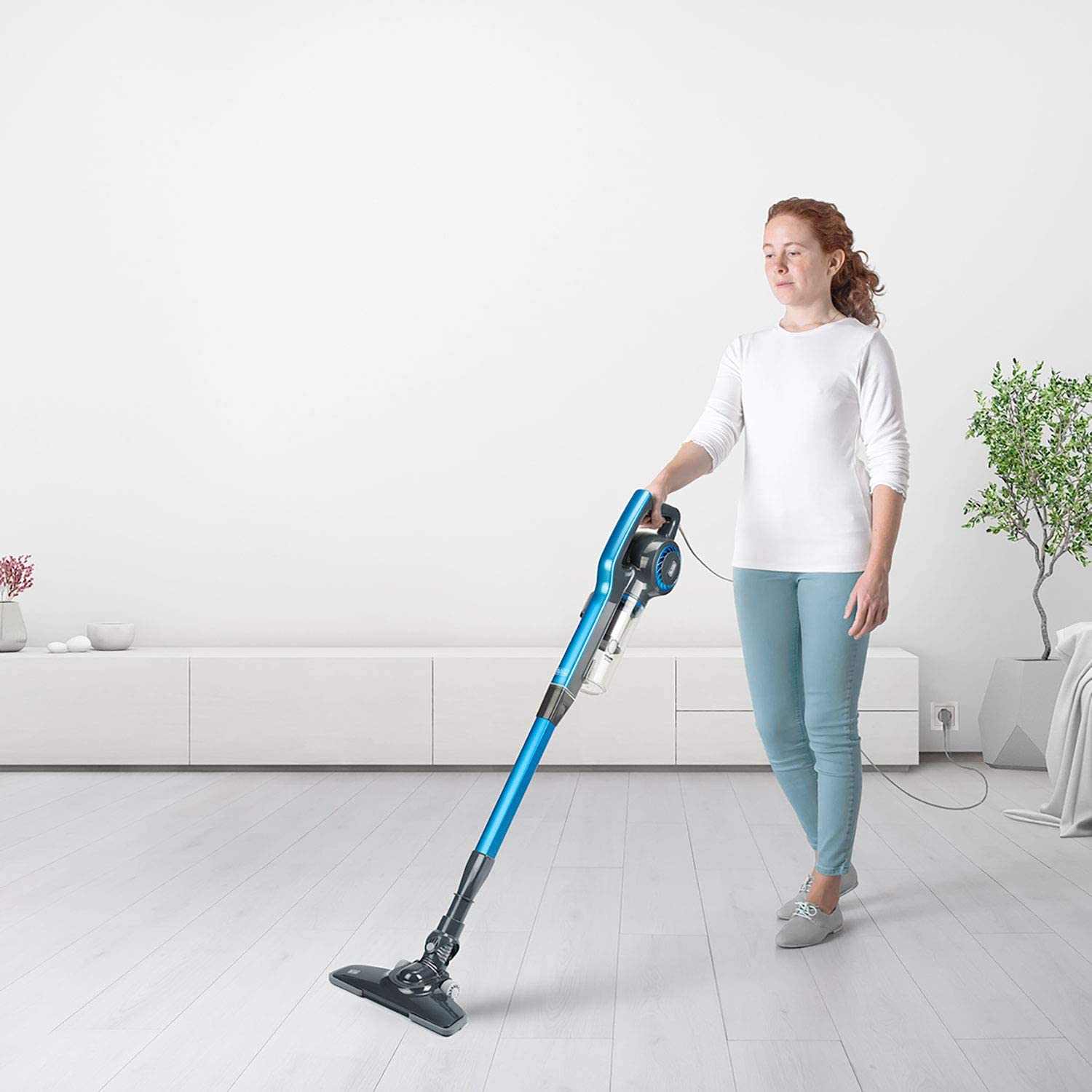 Scopa elettrica ionica aspirapolvere senza sacchetto Black Decker BVMSE600E