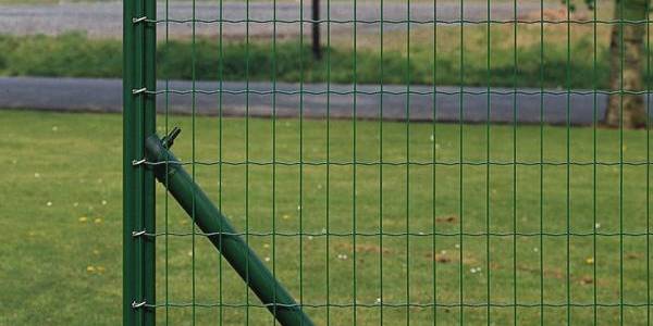 Rete elettrosaldata per recinzioni animali zincata e plastificata verde muschio con maglia 76x51 mm Rotolo 25 mt (filo 2,7mm)