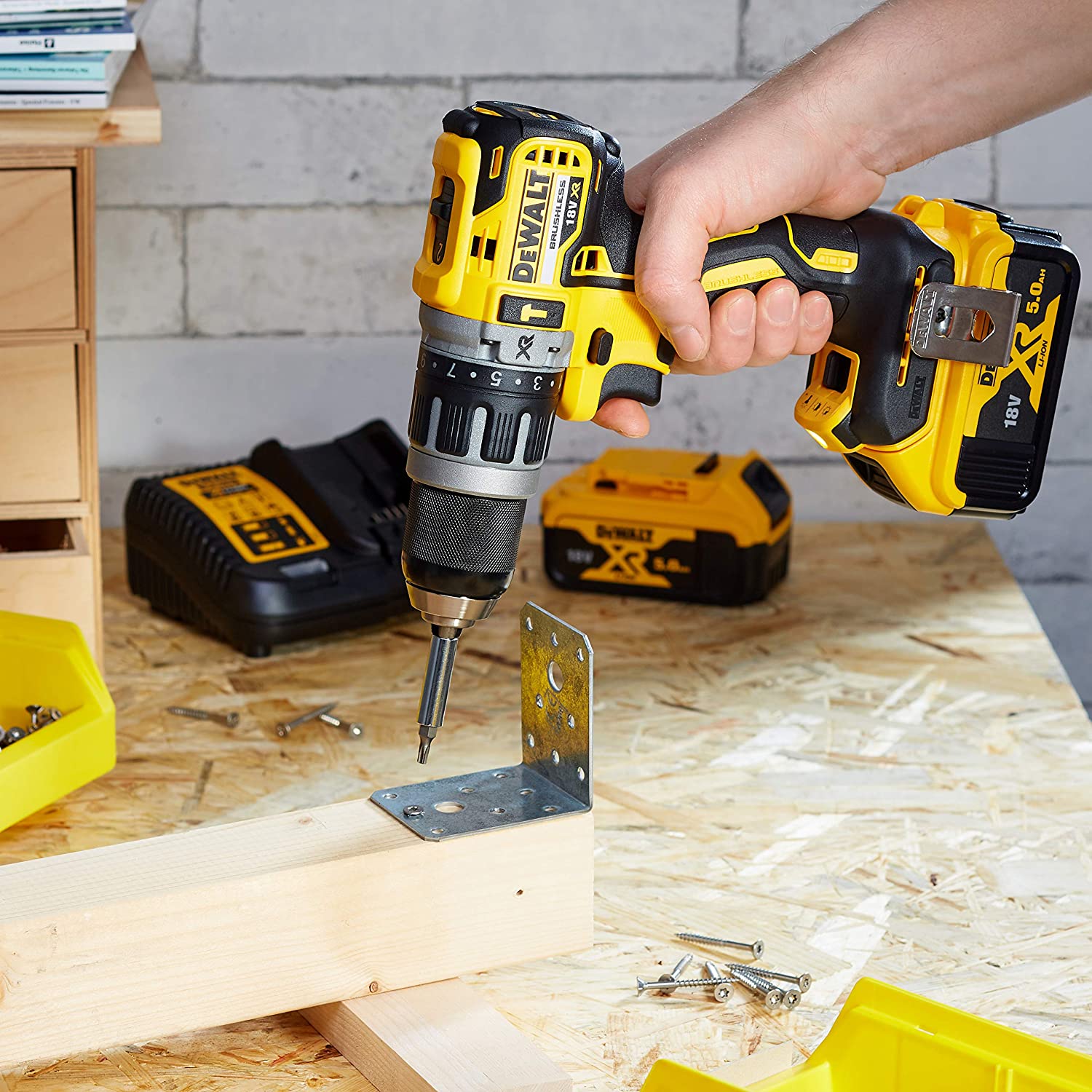 Trapano Avvitatore con percussione 18V 5.0Ah Brushless DEWALT DCD796P2