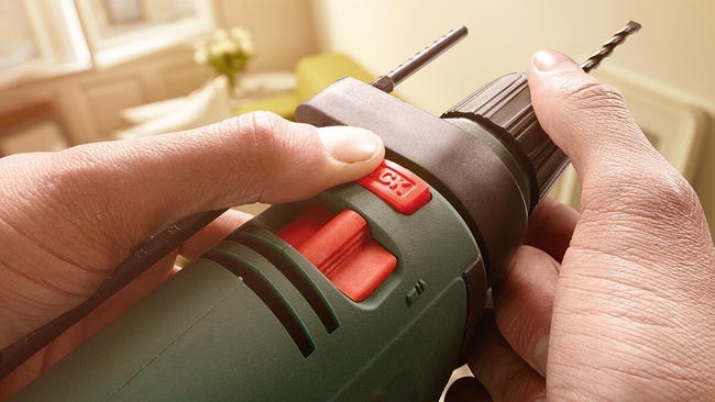 Trapano Tassellatore con percussione 700w Bosch Universal Impact 700