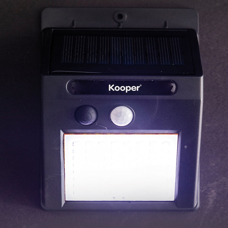 Lampada segnapassi con sensore crepuscolare 64 led e 3 intensità di luminosità, Kooper