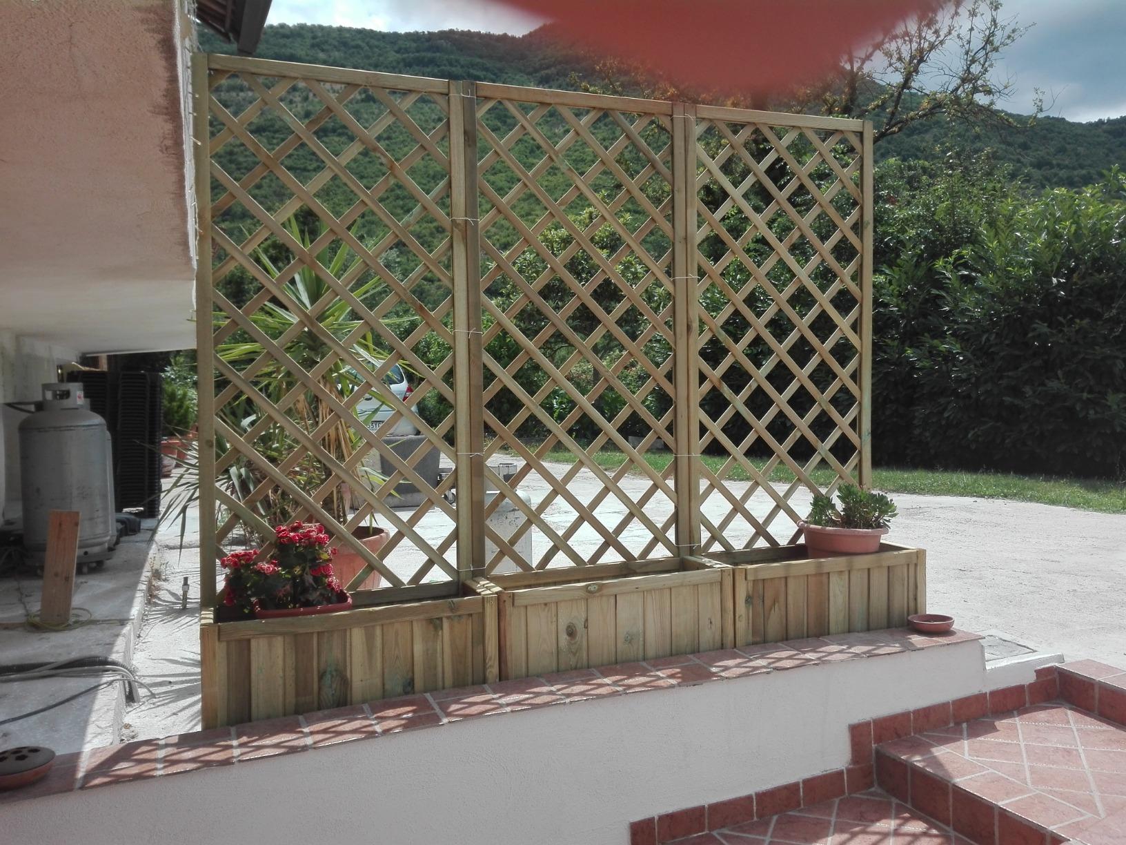 Fioriera in legno con pannello 180x90 cm grigliato a rombi e vaso portafiori da giardino Azalea