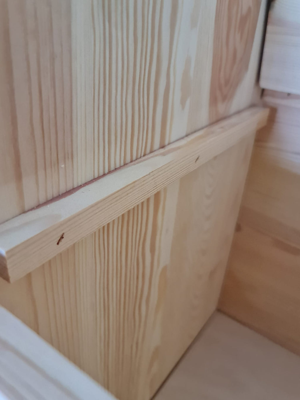 Baule cassetta contenitore da interno in legno di pino 54x50x58 cm Liv –  Briconess Business Italia