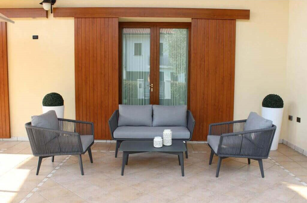 Salotto 2 posti in alluminio rivestito in corda completo con cuscini ROM