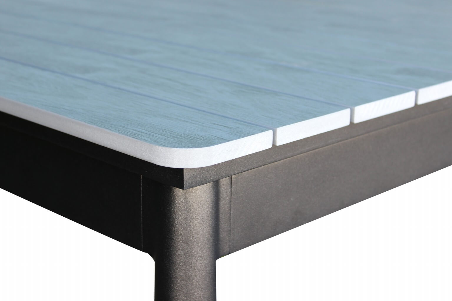 Tavolo allungabile da esterno in alluminio con piano effetto doghe MIRAG