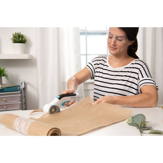 Taglierino multiuso a batteria ricaricabile BLACK+DECKER BCRC115-XJ