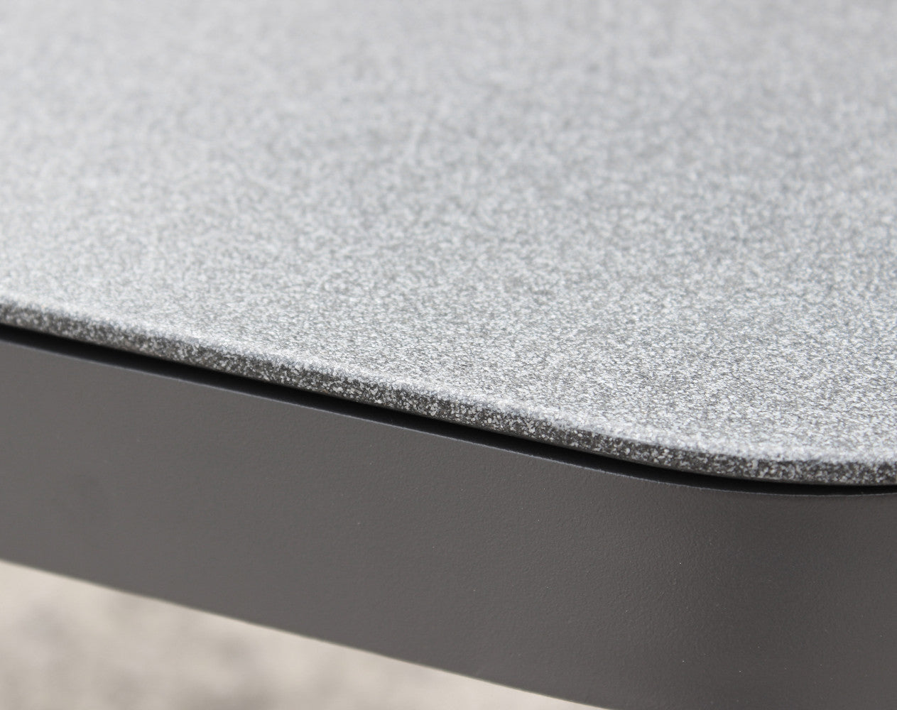 Salotto da esterno 4 posti in alluminio e rivestimento in corda con cuscini GAVIRIA