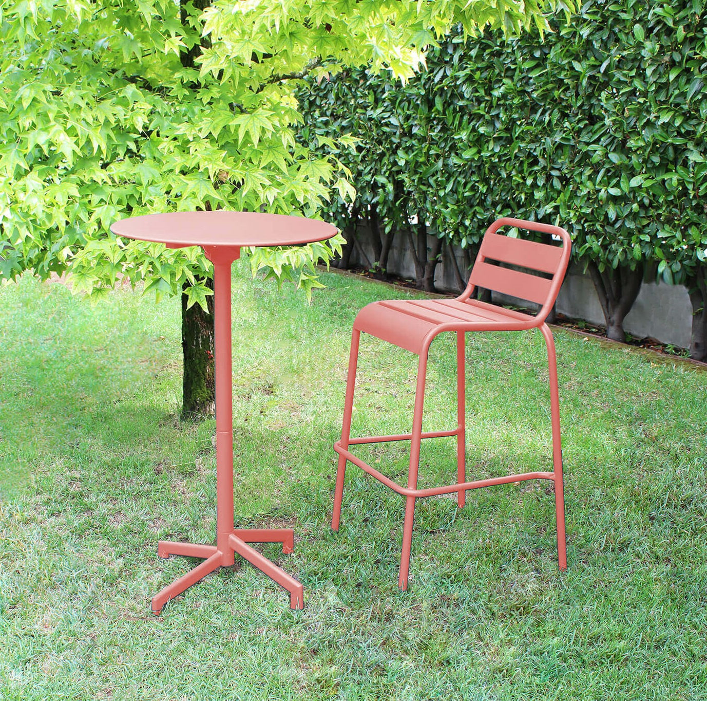 Sgabello alto in metallo per esterno VEGAS