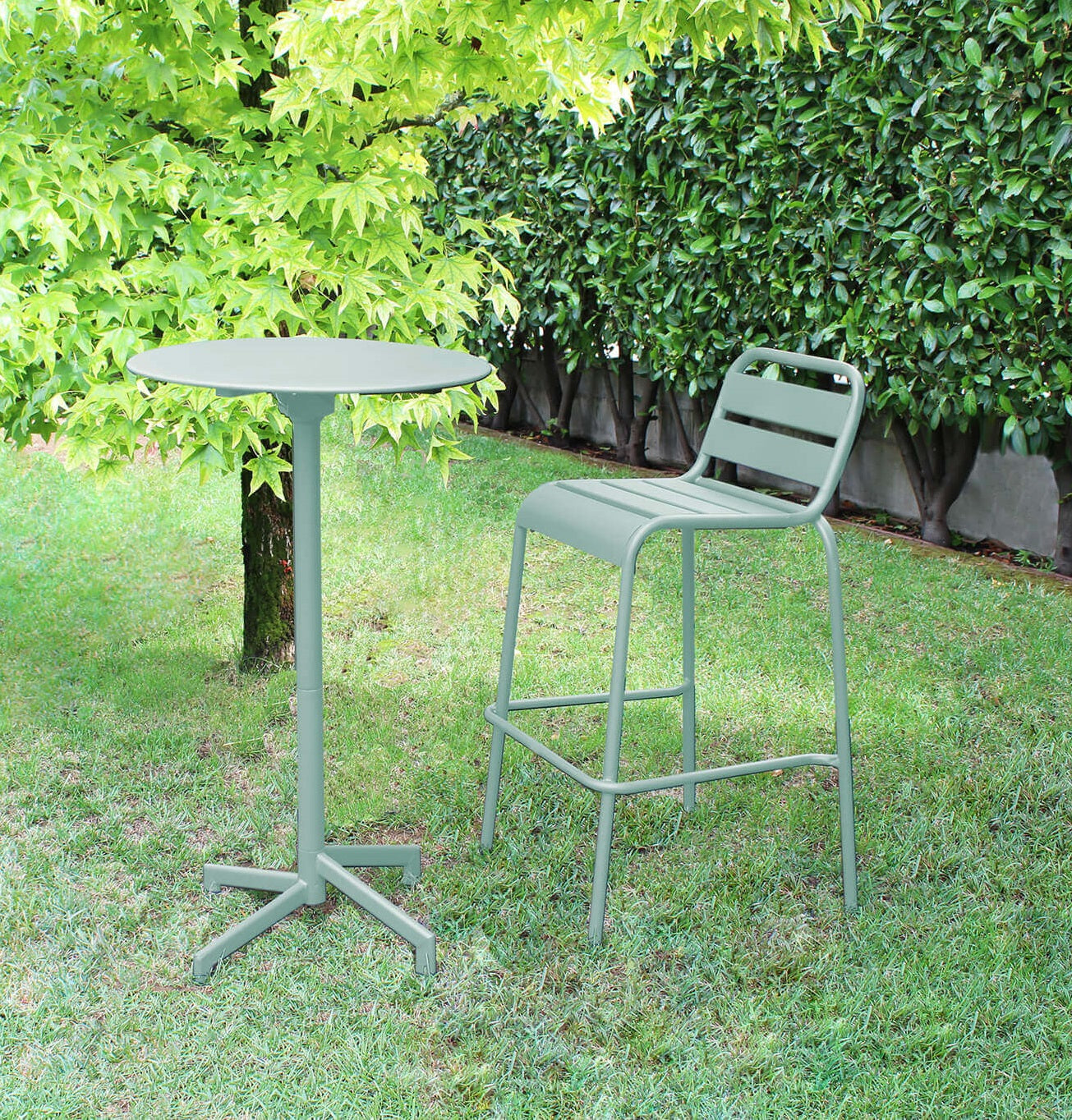 Sgabello alto in metallo per esterno VEGAS