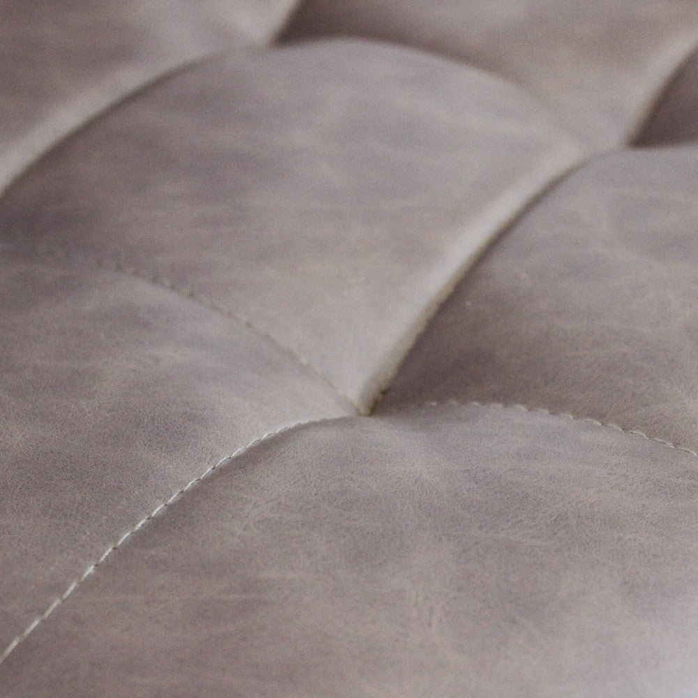 Sedia da interno sala da pranzo con struttura in metallo e seduta larga rivestita in ecopelle Ginter