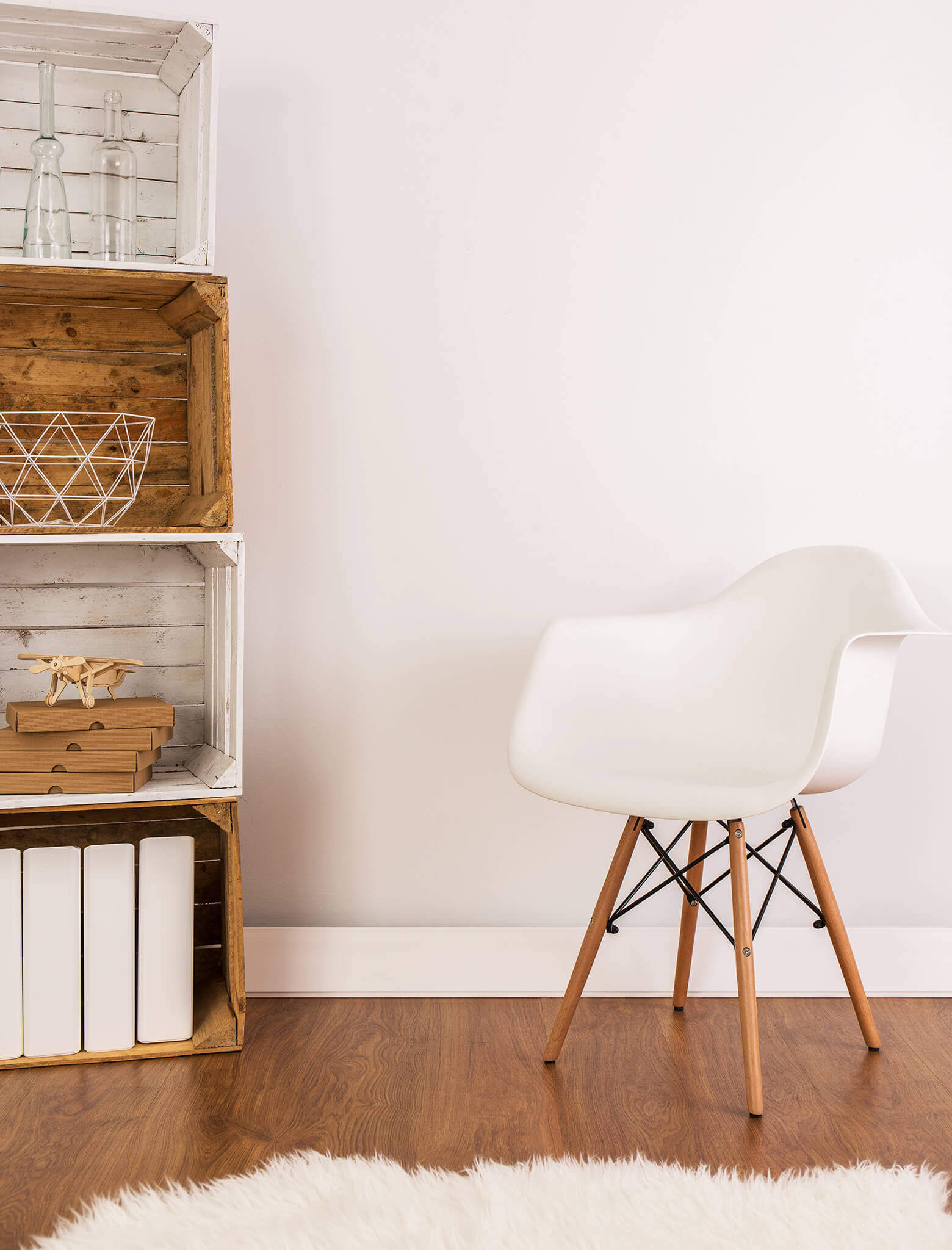 Poltrona sedia da interno con struttura in acciaio e legno e seduta in ABS Spriz