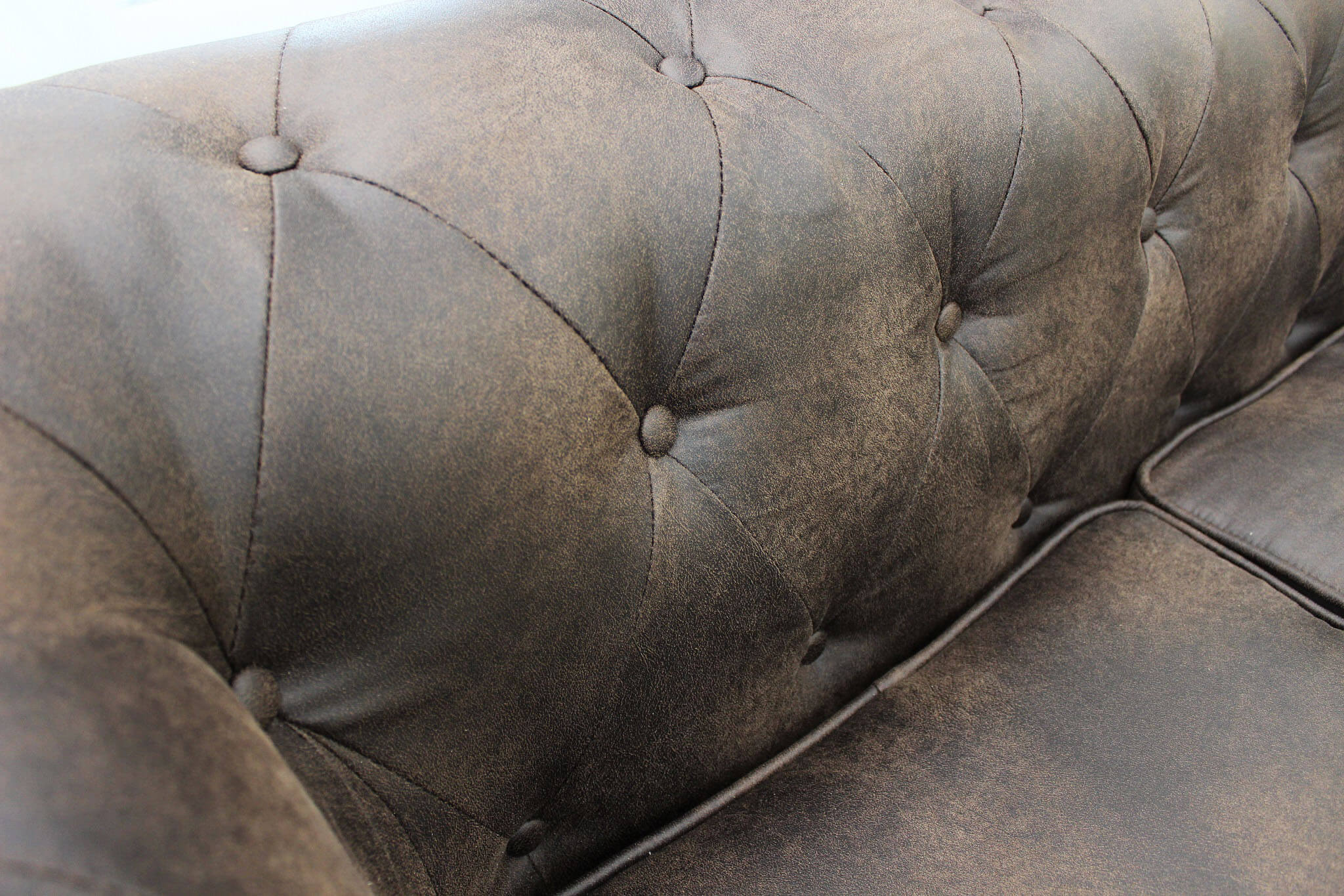 Divano 2 posti in ecopelle Vintage Marrone Chesterfield
