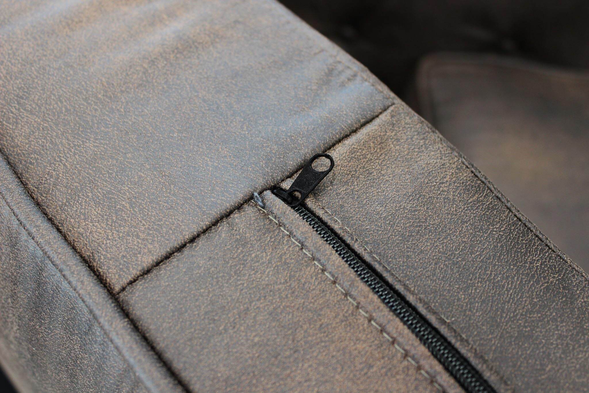 Divano 2 posti in ecopelle Vintage Marrone Chesterfield