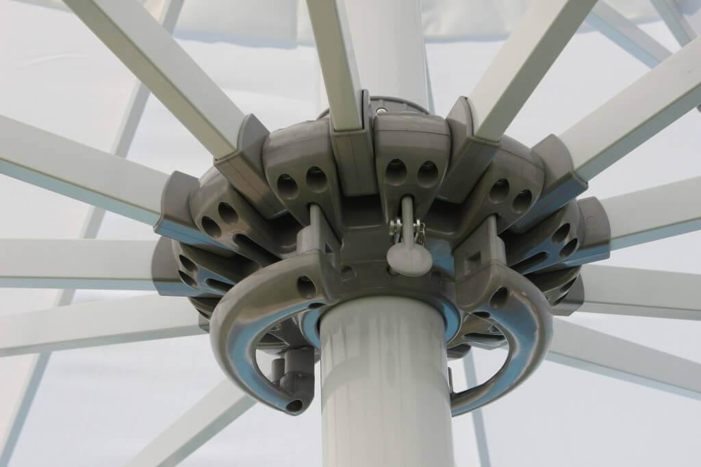 Ombrellone da giardino 5x5 mt con palo laterale Sagitta