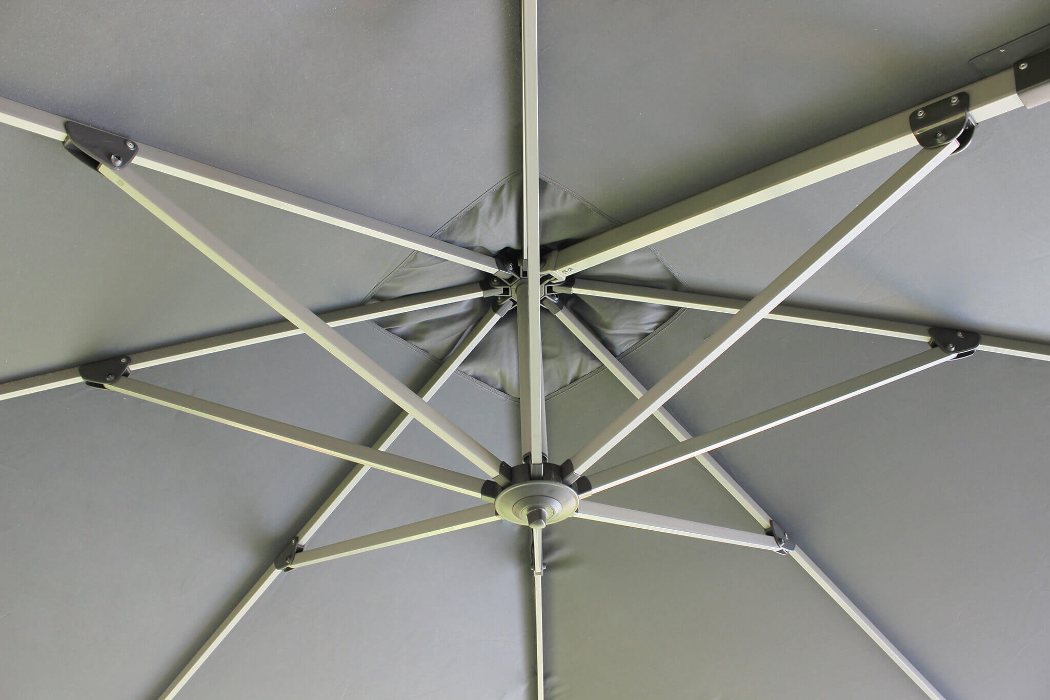 Ombrellone 3x3 mt da esterno con palo laterale Grus