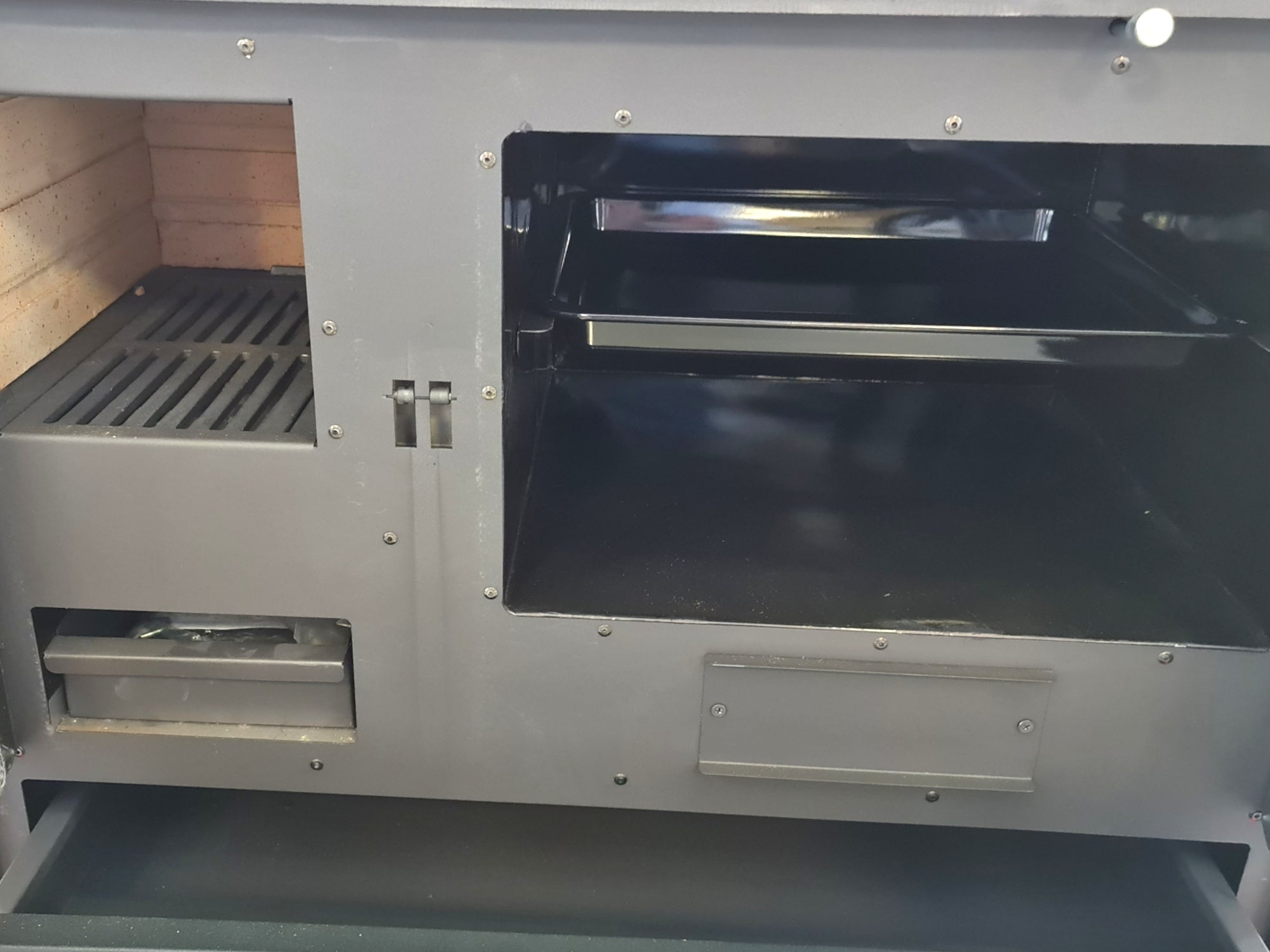Cucina stufa riscaldamento a legna con forno focolare in ghisa con post combustione 7,9 kw K-Line Social bianca