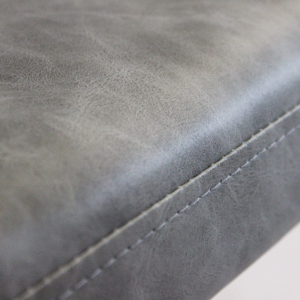 Sedia poltrona da interno con struttura in metallo e seduta morbida rivestita in ecopelle Call Me Large