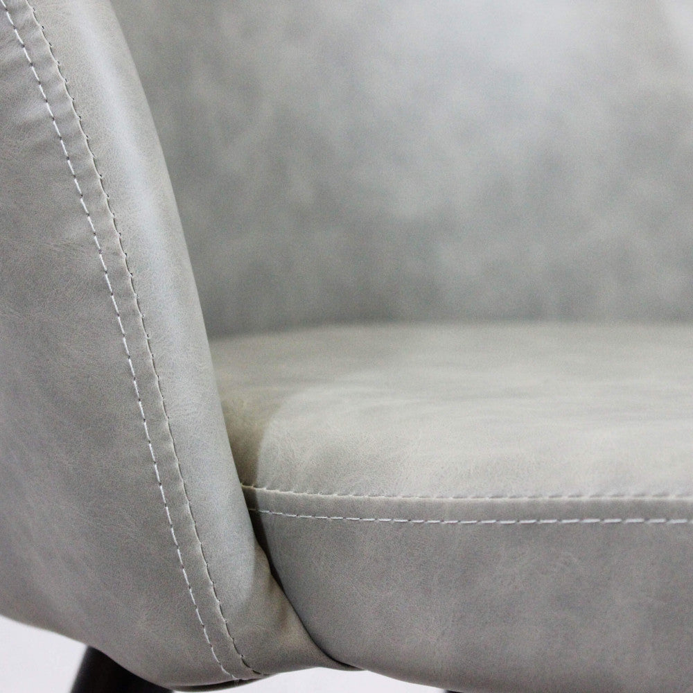 Sedia poltrona da interno con struttura in metallo e seduta morbida rivestita in ecopelle Call Me Large