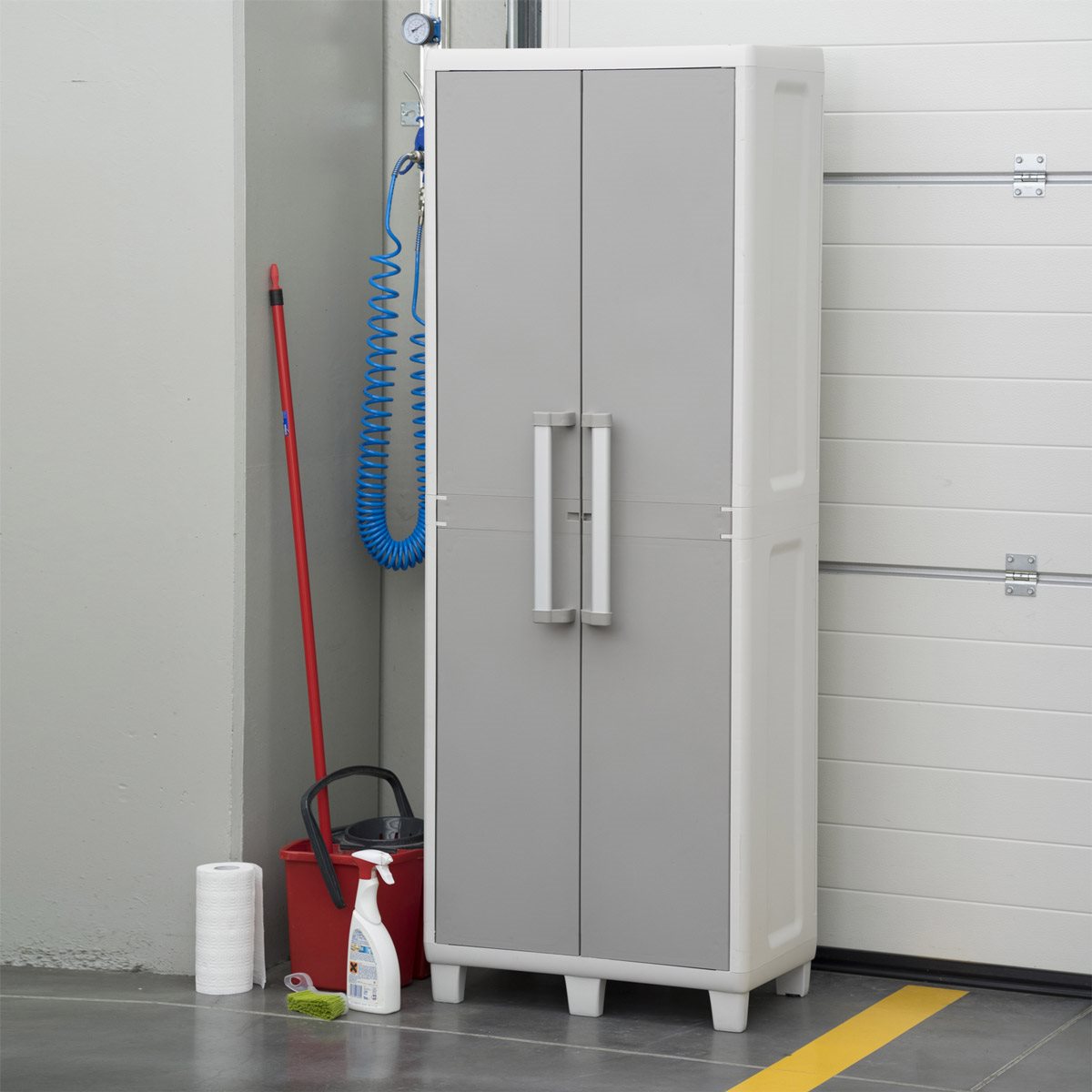 Armadio Portascope in resina grigio chiaro tortora Urban S Toomax