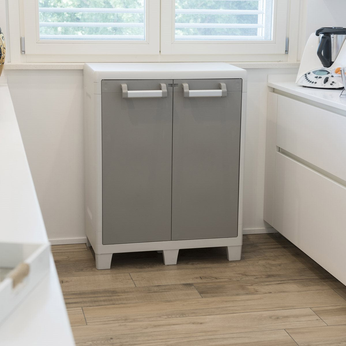 Armadio Tuttopiani Basso in resina con ripiani grigio chiaro tortora Urban XL Toomax