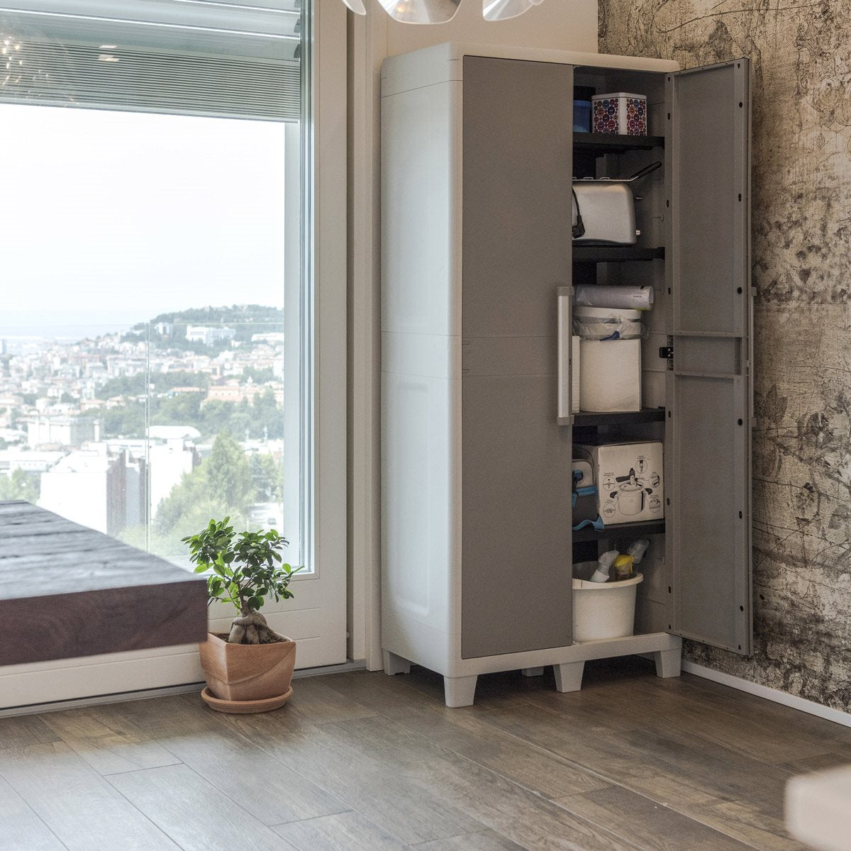 Armadio Tuttopiani in resina con ripiani grigio chiaro tortora Urban XL Toomax