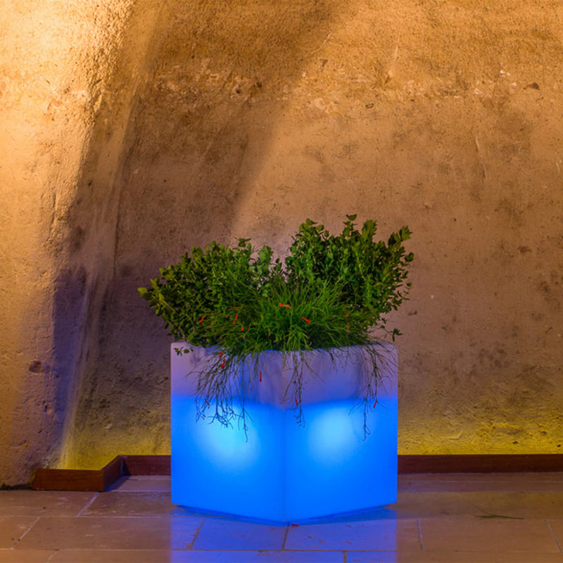 Vaso fioriera LED multicolor da esterno bar e ristornati in resina con telecomando e batteria solare Square Light