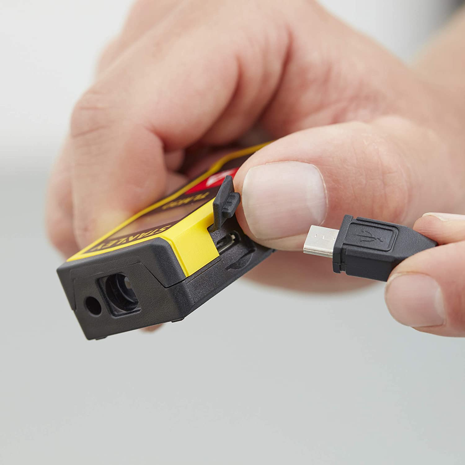 Misuratore metro digitale LASER Stanley TLM30STHT977425