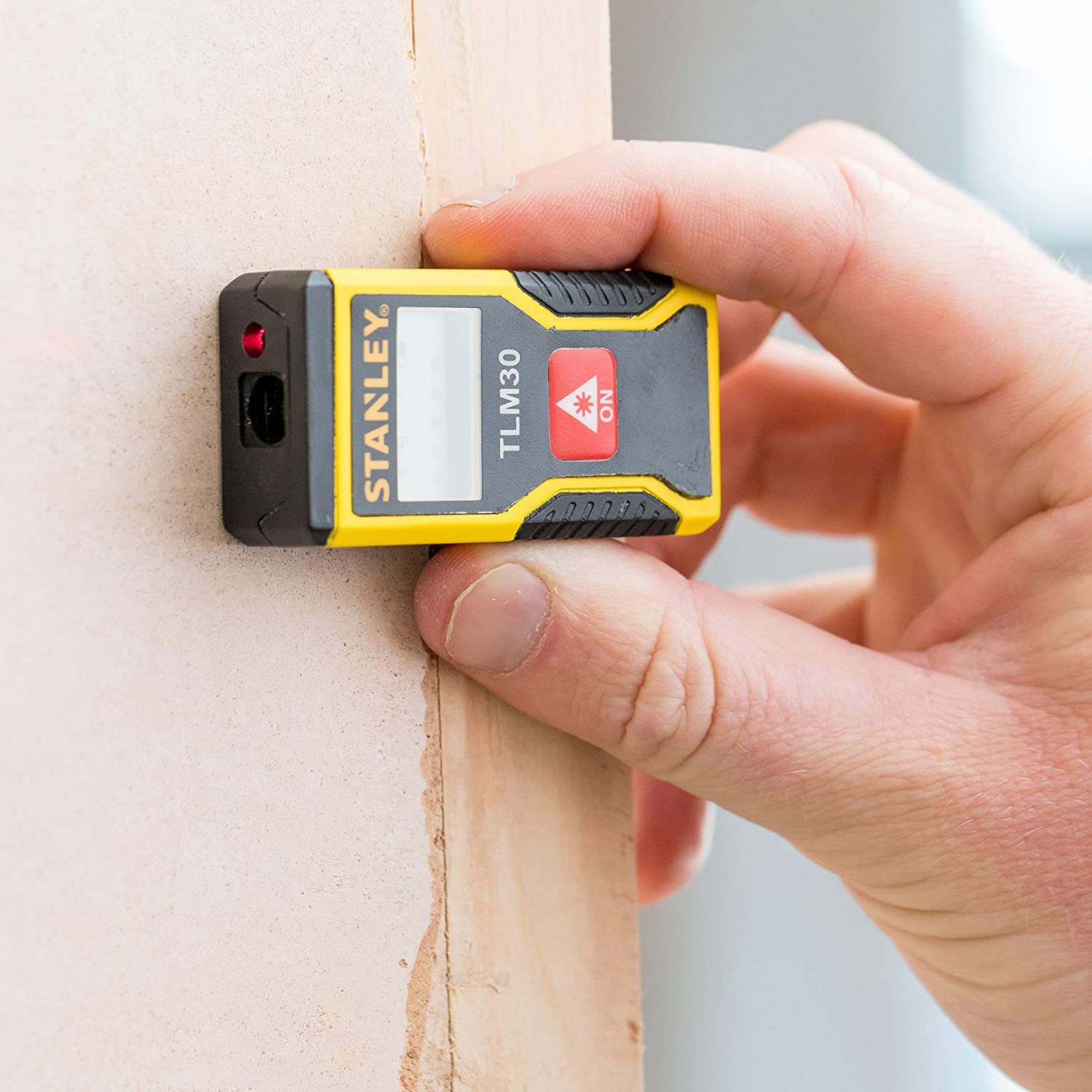 Misuratore metro digitale LASER Stanley TLM30STHT977425