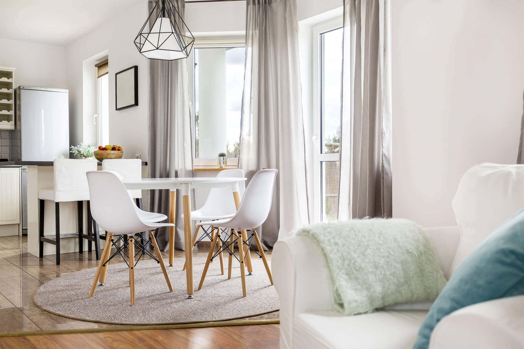 Sedia da interno in legno con seduta in ABS e tiranti in acciaio Romeo