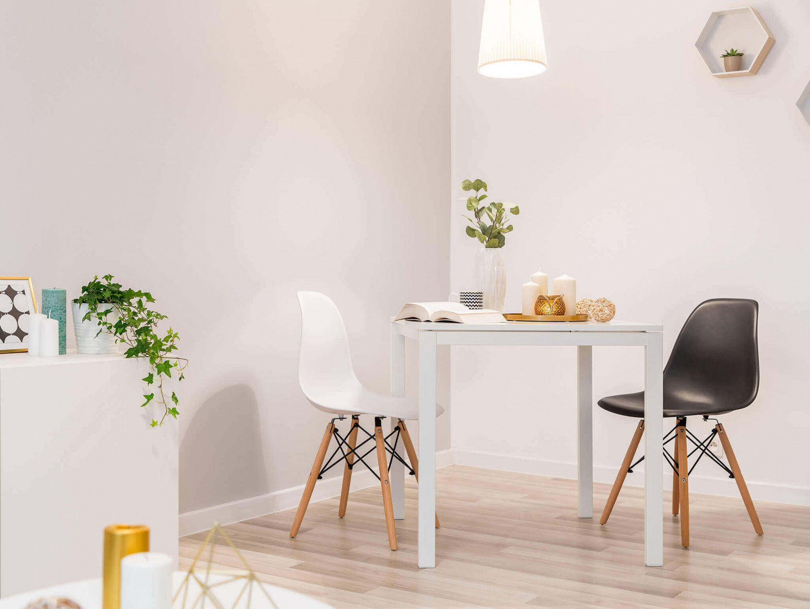 Sedia da interno in legno con seduta in ABS e tiranti in acciaio Romeo