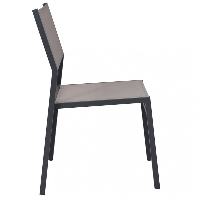 Sedia impilabile senza braccioli da esterno con struttura in alluminio e schienale in textilene Avana