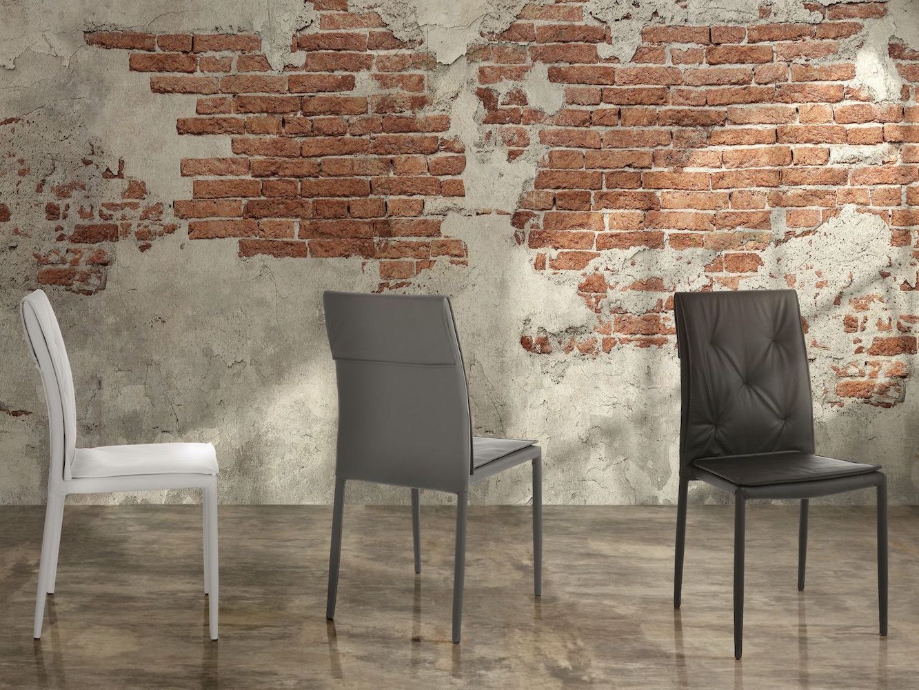 Set 2 sedie impilabili da interno in acciaio rivestita in ecopelle non sfoderabile Whitey