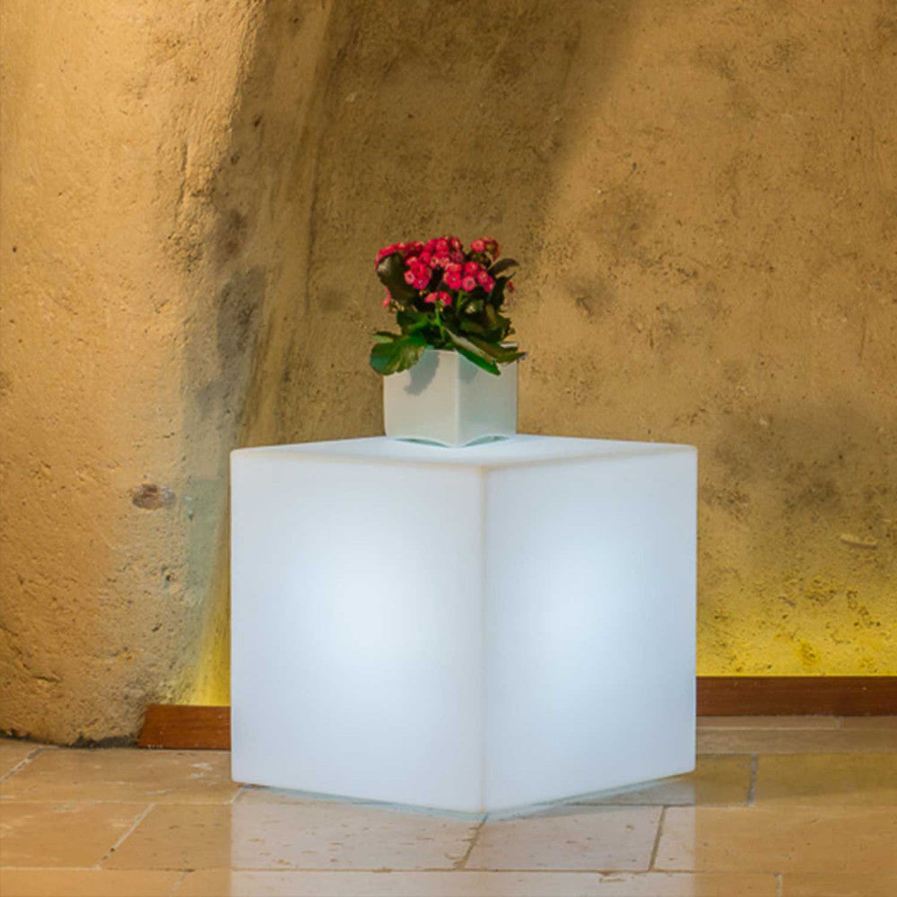 Cubo led 40x40x40 cm a luce bianca fredda per decorazione viali o ingresso locali